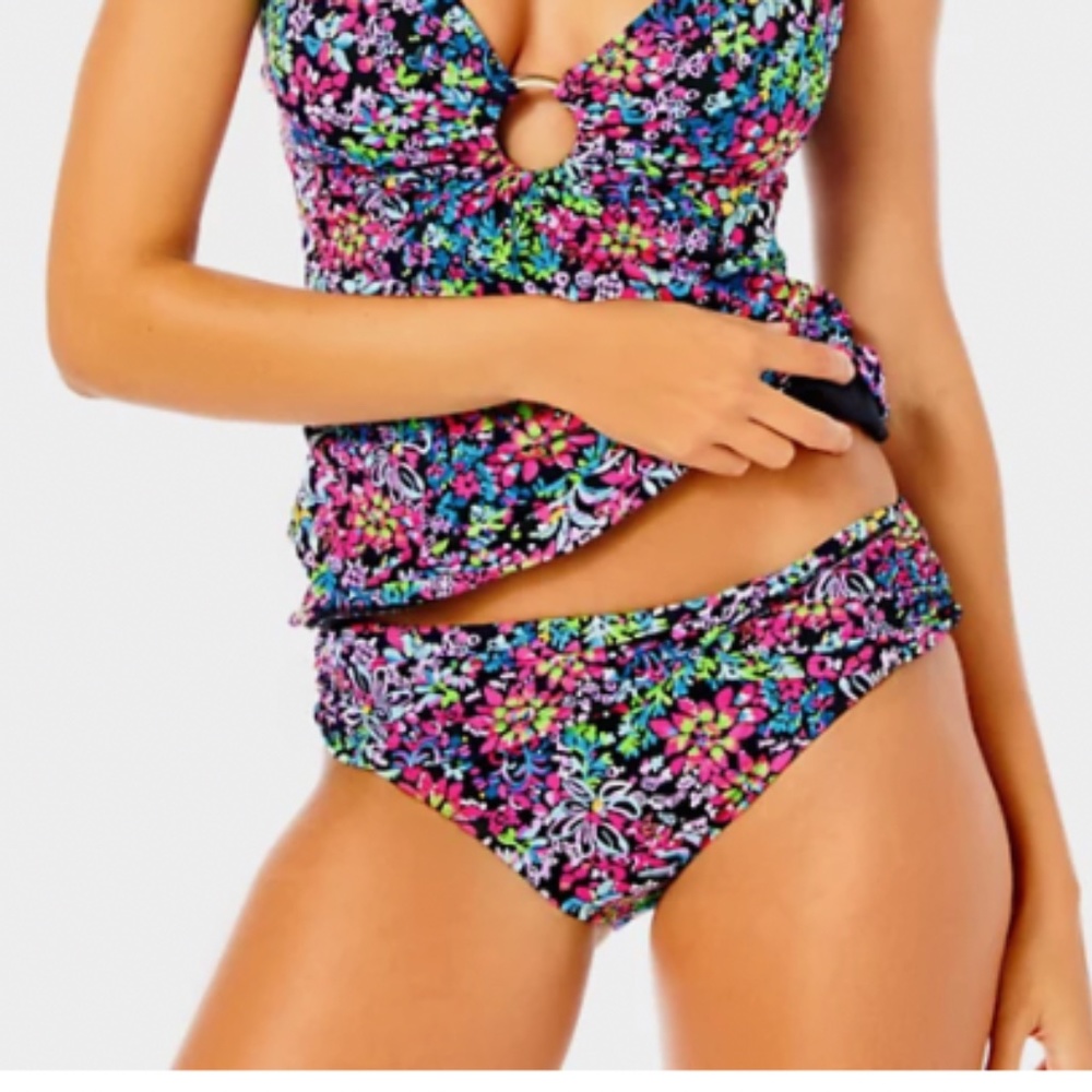 NWT Lilly Pulitzer Lagoon Sarong in Feeling Finntastic